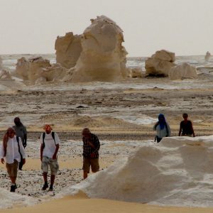 Une randonnée dans le désert blanc d&#039;Égypte